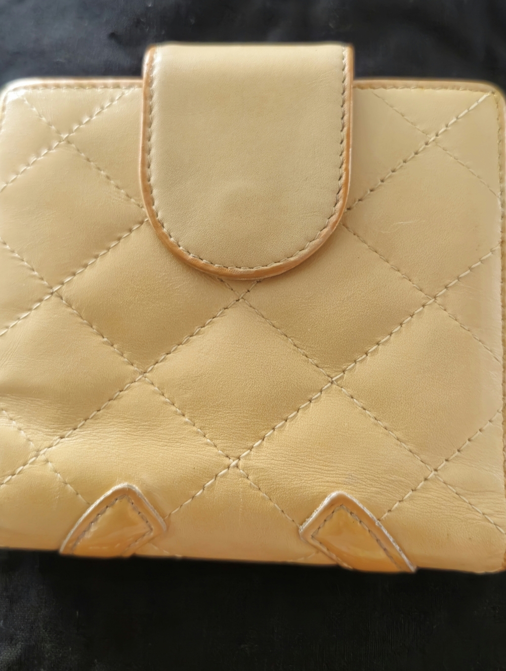CHANEL Pale Yellow Quilted Patent Mini wallet with CC Appliqué - Picture 7 of 9